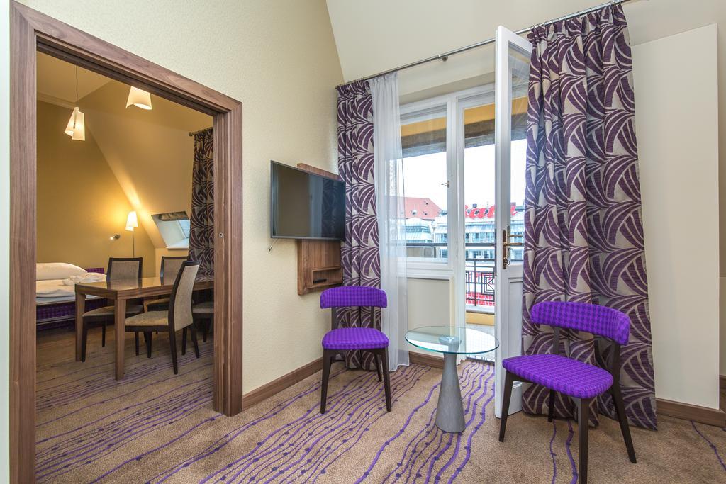 Merchants Crown Suites And Spa Прага Экстерьер фото Suite