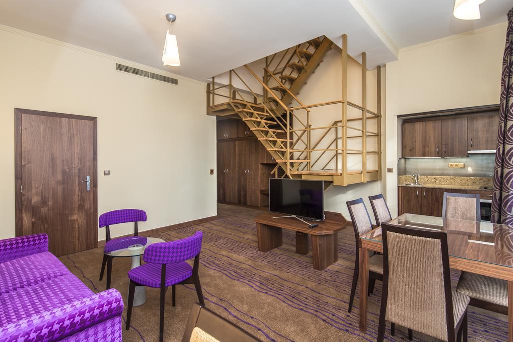 Merchants Crown Suites And Spa Прага Экстерьер фото A typical apartment