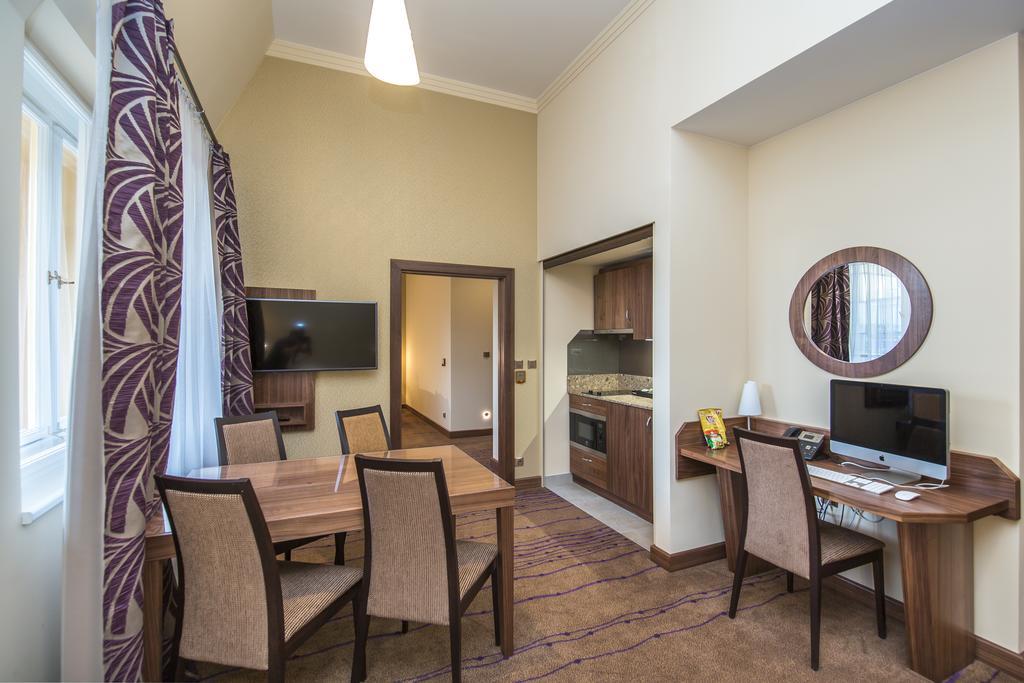 Merchants Crown Suites And Spa Прага Экстерьер фото A typical apartment