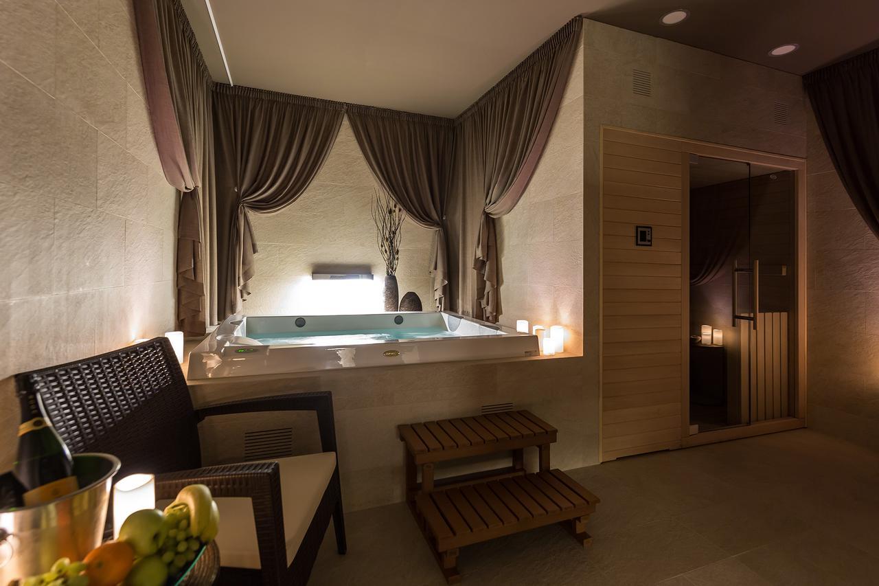 Merchants Crown Suites And Spa Прага Экстерьер фото A spa in a hotel