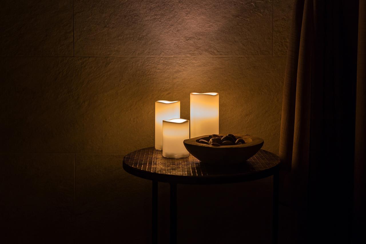 Merchants Crown Suites And Spa Прага Экстерьер фото Candles