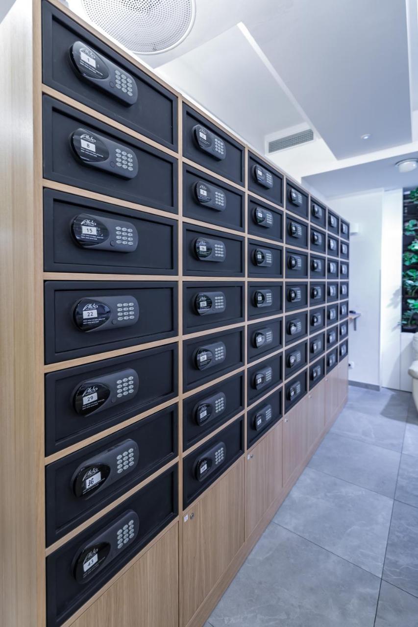 Merchants Crown Suites And Spa Прага Экстерьер фото Private safes at a bank